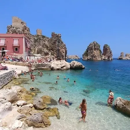 Tina Konukevi Castellammare del Golfo